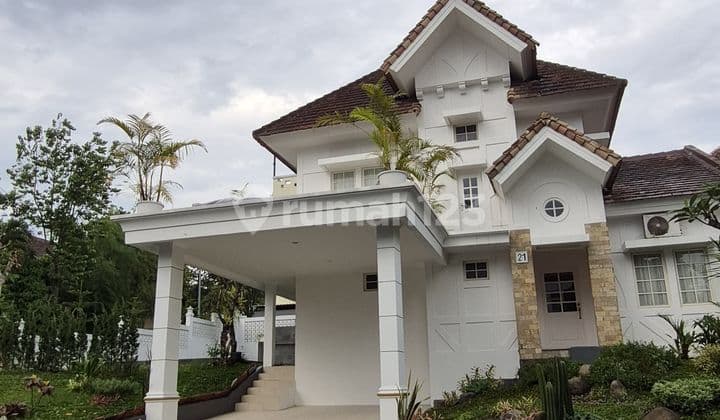 Rumah Hook 2 Lantai Siap di Cluster England Pak