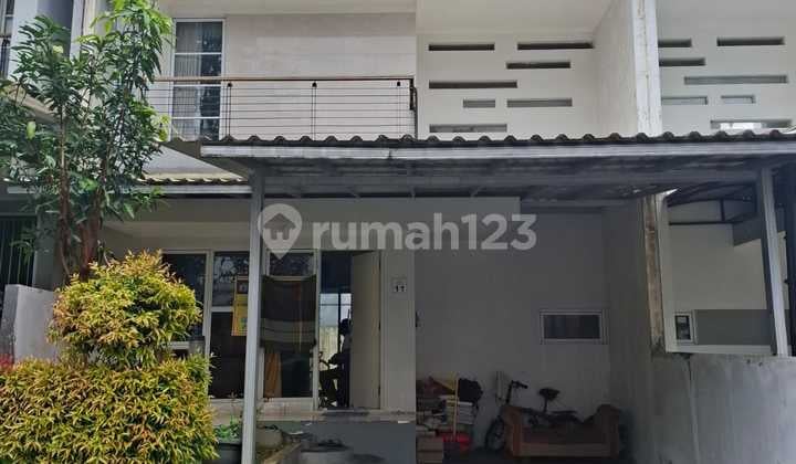 Rumah 2 Lantai Siap Huni Dekat Jalan Utama dengan Udara Sejuk di Royal Tajur Residence