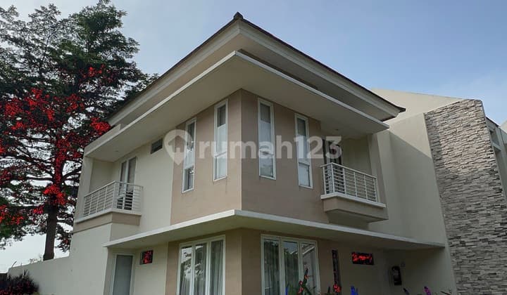 Rumah Mewah Dekat MRT Lebak Bulus