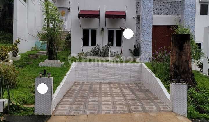 Rumah Mewah Dengan Kolam Renang Di Sentul City. Siap Huni. Shm