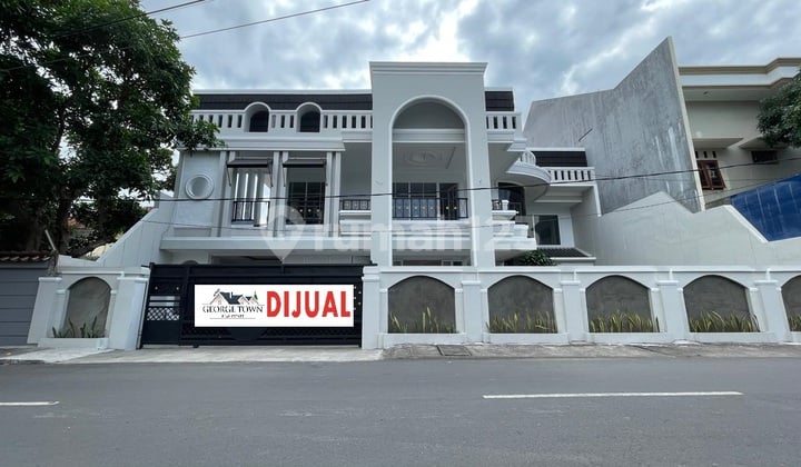 Jalan Gatot Subroto Central House (Land Area/Building Area 600/750 m²)