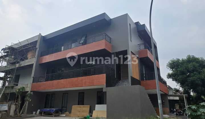 Dijual Rumah Mewah Hook di Alam Sutera Cluster Feronia Park Ada Lift