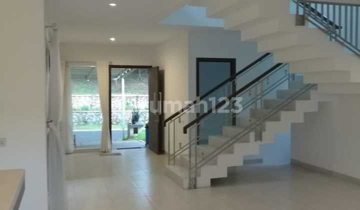 Disewakan Rumah di Bsd City Cluster Vermont Parkland 300 M2