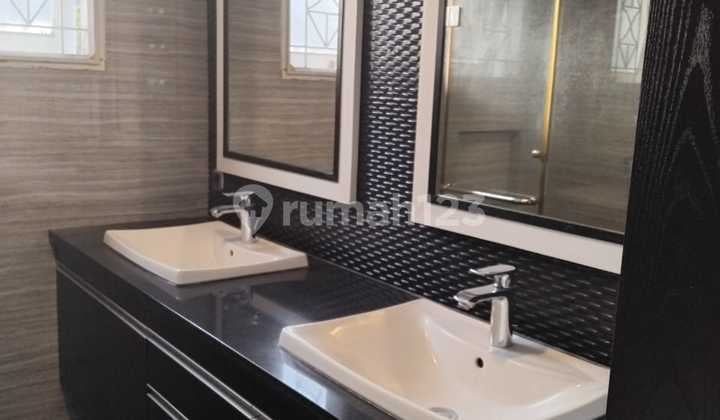 For Rent Luxury Hook House in PIK Semi-Furnished 320M2 Near Toll Access