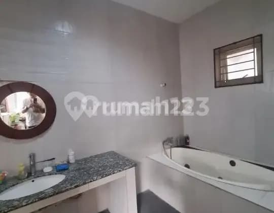 Rumah Akasia Golf Raya dijual cepat siap huni Bagus