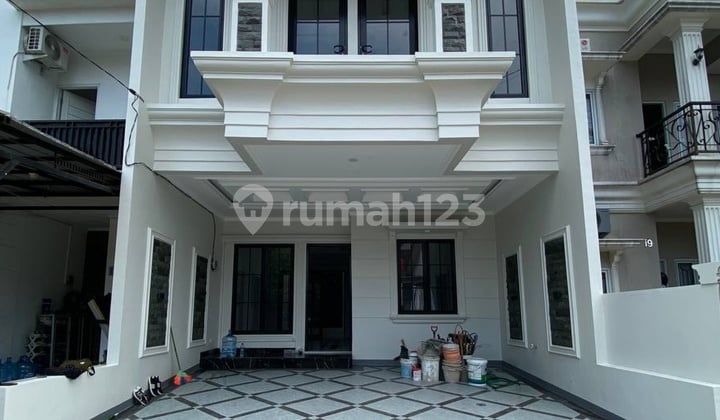 Di Jual Rumah Dua Lantai Dekat dengan Alun Alun Kota Depok