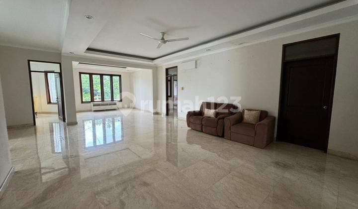Rumah Murah 2 Lantai Siap Huni Bagus Ada Pool SHM di Cilandak