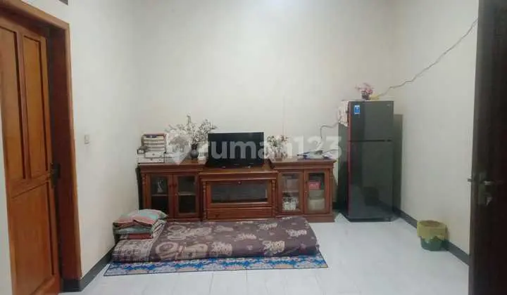 Affordable Ready-to-Occupy Good House with Freehold Title (SHM) on Main Road on the Outskirts of Cimenyan Area