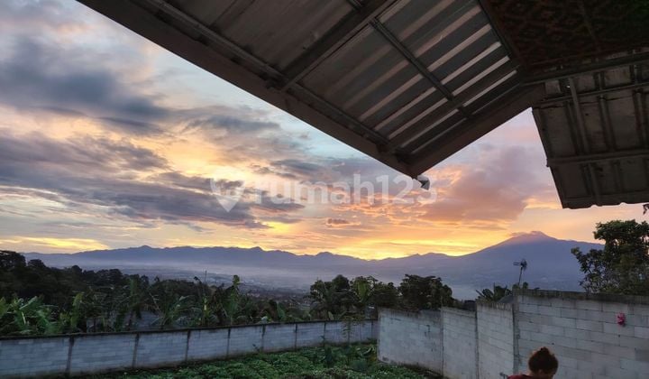 Villa Strategis di Cijeruk dengan View City Light dan Pegunungan