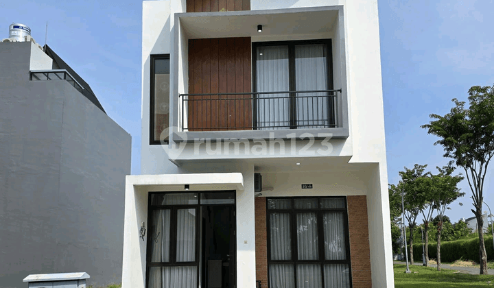 Pakuwon City Suvadiva: Rumah Baru Furnished Hadap Utara Surabaya