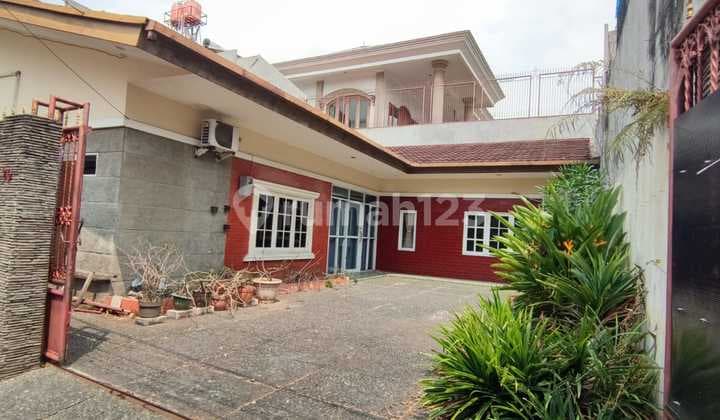 Rumah Bagus Shm 3kt Carport Bisa 2 Mobil di Pulomas