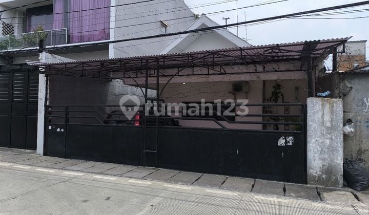 House in Kartini with 2 Floors and Certificate of Ownership