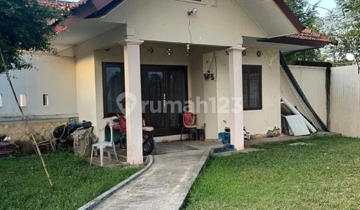 Rumah dengan Teras Luas di Durian - Ph