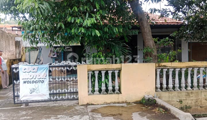 Dijual Cepat Tanah Plus Bangunan Lt 427 Lb 385 Kt 5 Km 4 di Semarang Barat