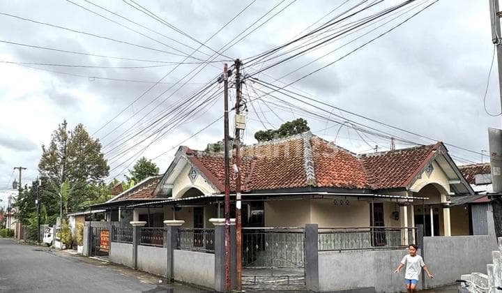 Rumah Sederhana Posisi Hook di Daerah Godean