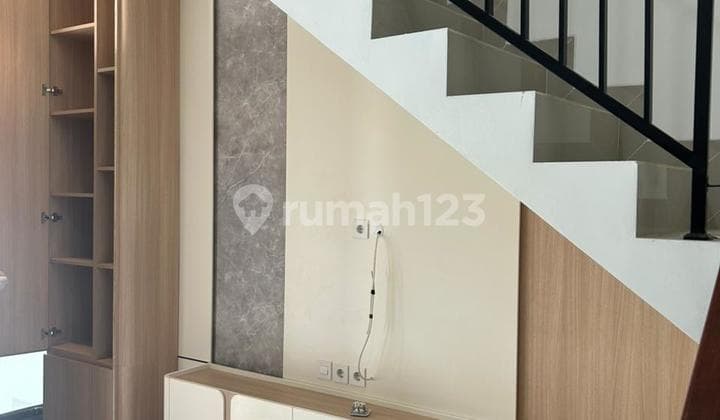 Rumah Mewah Cempaka Putih Dekat Green Pramuka Square