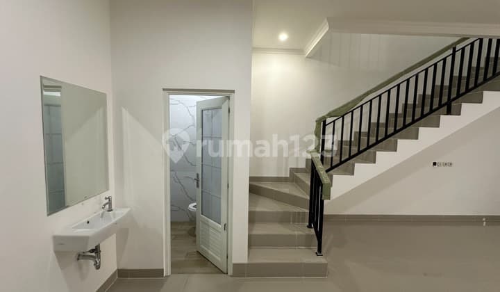 Rumah 2 Lantai Hadap Timur Di Batu Tulis Jakpus