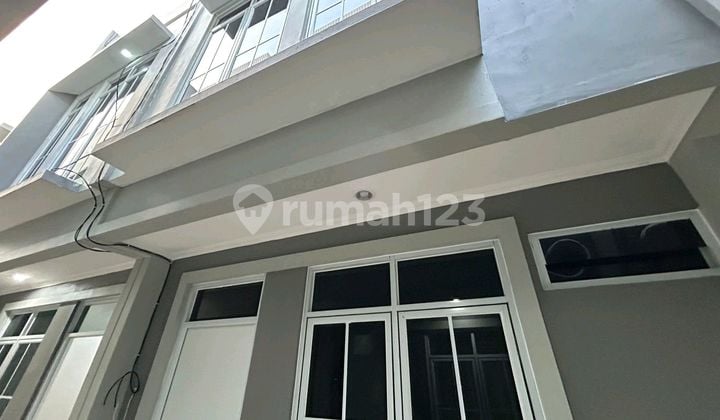 Rumah Murah Akses Motor 2 Lantai Di Cempaka Putih