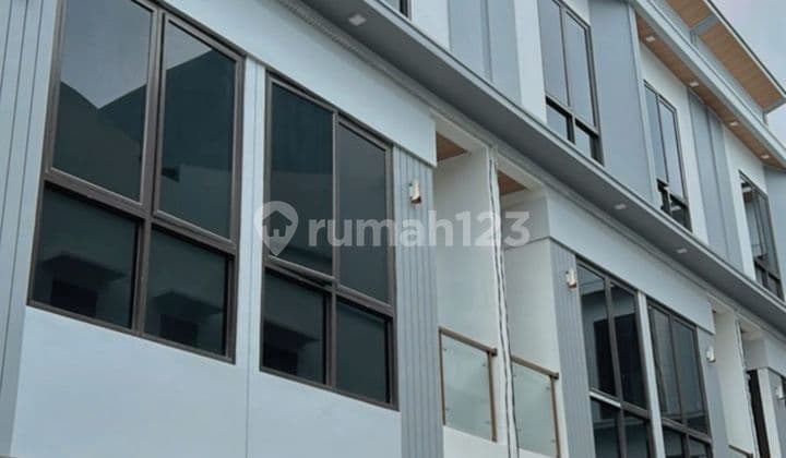 Rumah Siap Huni 3 Lantai di Johar Dekat Pasar Gembrong