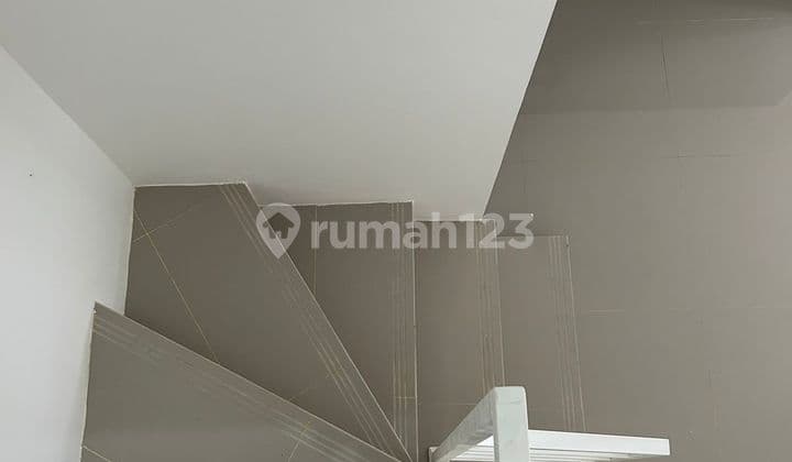 Rumah Murah 2 Lantai Di Mangga Dua Selatan