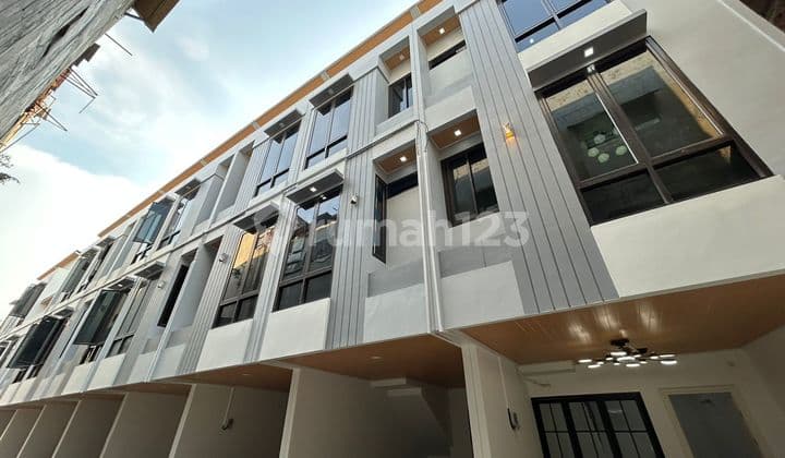 Minimalist 3-Story House in Karanganyar Near Husada Hospital