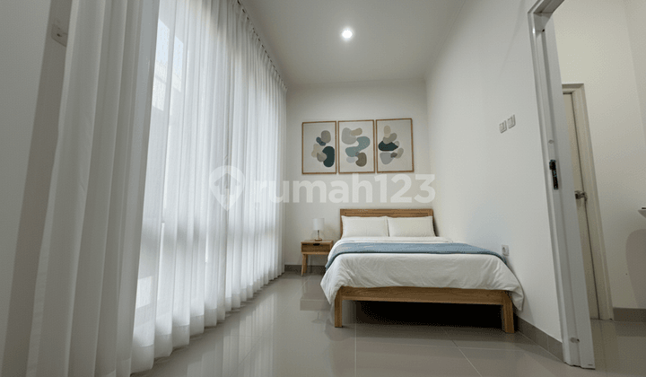 Rumah 2 Lantai Pinggir Jalan Ekonomi Karanganyar