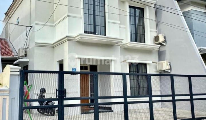 Rumah Kost2an Aktif bangunan 2lt American style Daerah Dharmahusada