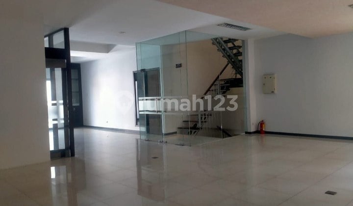 Bangunan komersial 3 lantai bekas perkantoran Dharmahusada indah Timur , letak strategis
