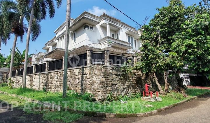 For Sale: Corner House, 2 Floors, Prime, Strategic, Comfortable, in the Luxurious Villa Duta Housing, Bogor