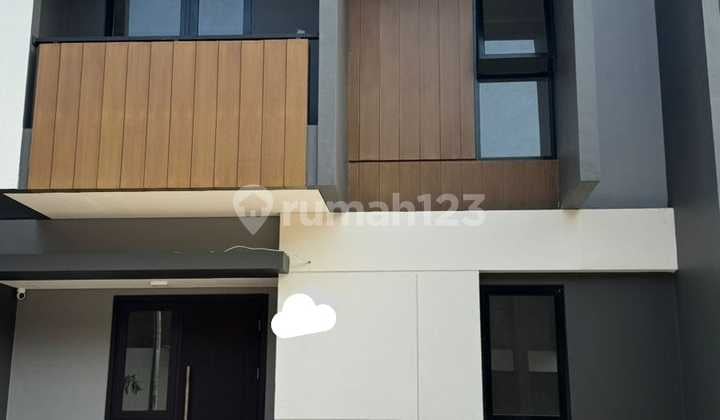 Dijual Rumah 2 Lantai Disummarecon Bekasi