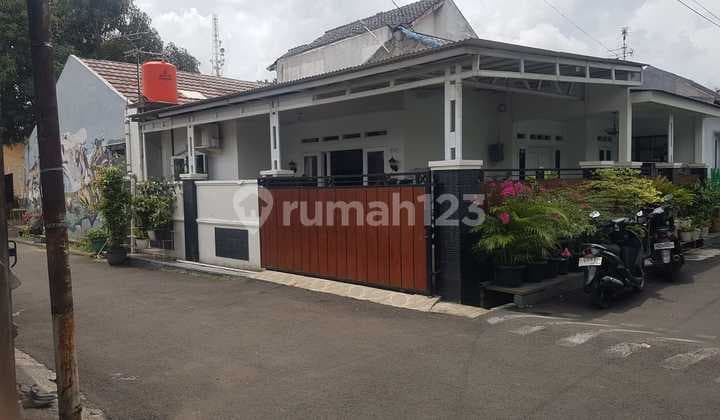 FOR SALE: STRATEGIC HOUSE IN MUSTIKA JAYA, BEKASI
