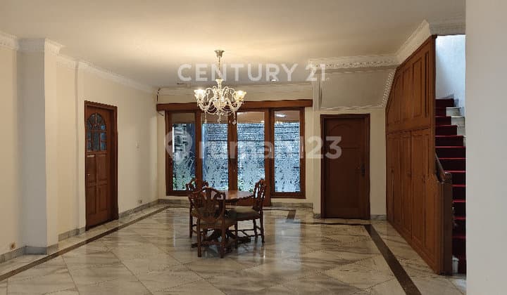 Rumah Elegan Kokoh di Wilayah Menteng Inti