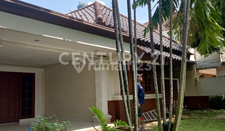 Rumah Menteng Suasan Tenang Dekat dengan Taman