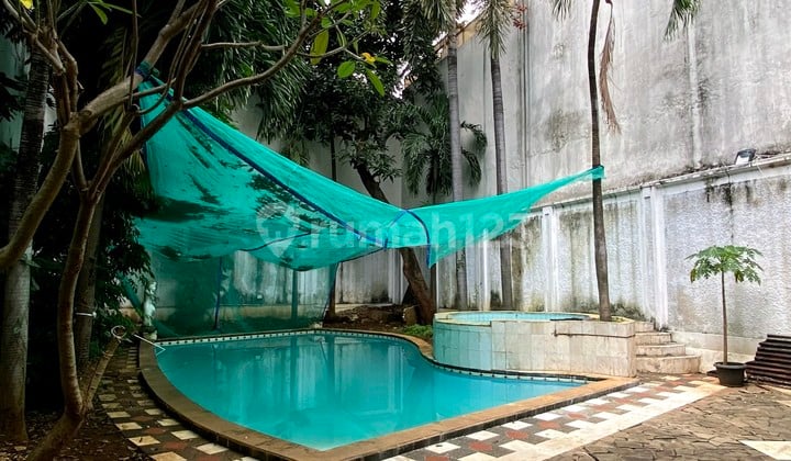 Rumah Menteng, Kawasan Tenang & Elite, Invest