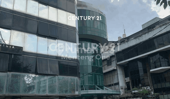 Gedung Komersial Strategis dengan Akses Utama di Menteng