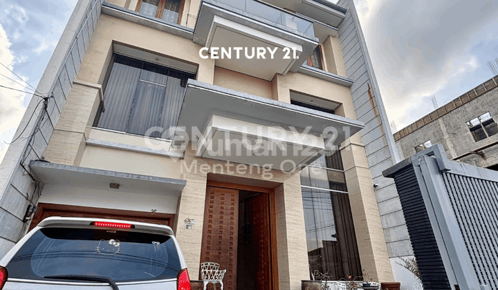 Rumah Mewah 3 Lantai Lokasi Strategis di Jakarta Pusat