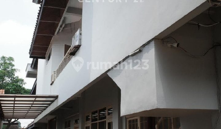 Rumah 3 Lantai di Area Komersil Cikini Menteng