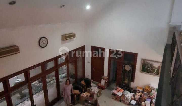 Gedung Kantor Dua Sertifikat di Menteng Jakarta Pusat