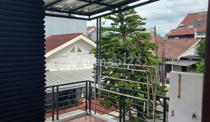 Dijual Rumah Minimalis 2 Lantai di Belakang Mall Pakuwon Bekasi