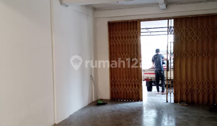 For Sale Shophouse Graha Raya Strategic Roadside Location Suitable for Business