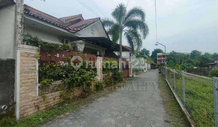 Semi-Finished House Investment, Comfortable, Strategic Location in Maguwoharjo