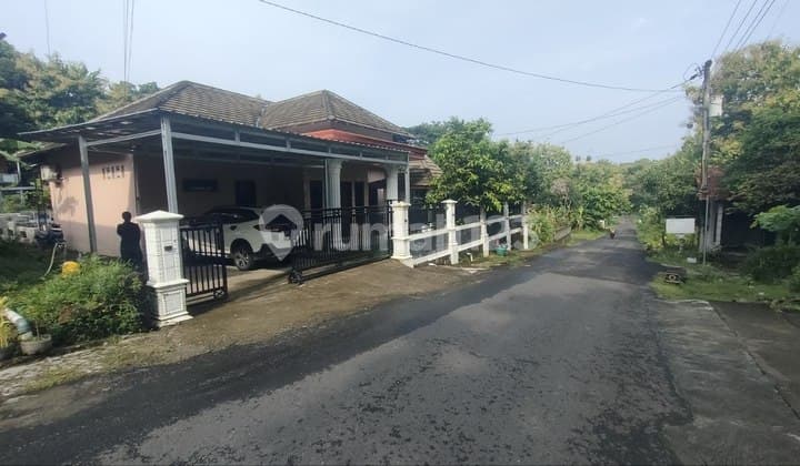 Rumah dengan Kolam Renang Jogja Selatan Nyanan & Asri Bantul