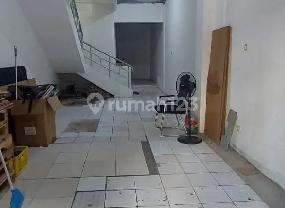 Disewakan Ruko Strategis Dekat Mall Green Sedayu
