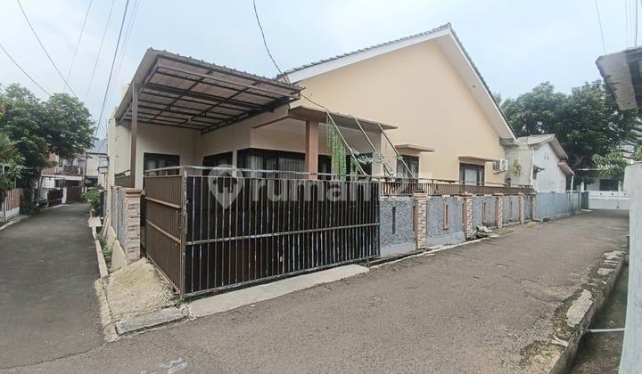 Rumah Terawat di Hook 1 Lantai Selangkah ke Bangbarung Bogor