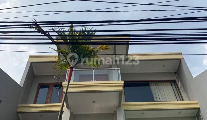 Disewakan Rumah 3 Lantai Cocok untuk Kantor di Antapani