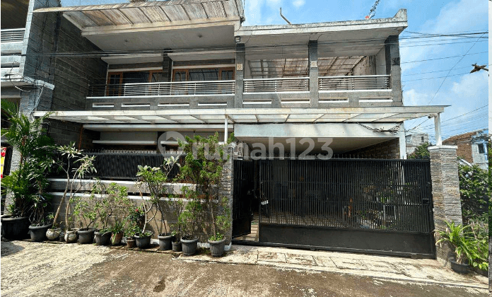 Rumah Lelang Modern 2 Lantai di Lagadar Margaasih Bandung