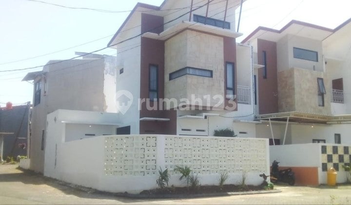 Disewakan Rumah 2 Lantai Furnish di Kepuharjo Karangploso Malang