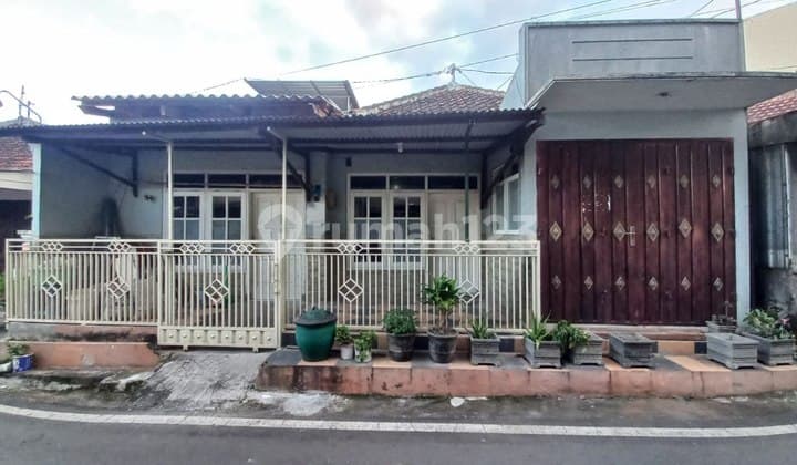 Rumah Dekat Jalan Raya di Tasikmadu Lowokwaru Malang Akses Mudah