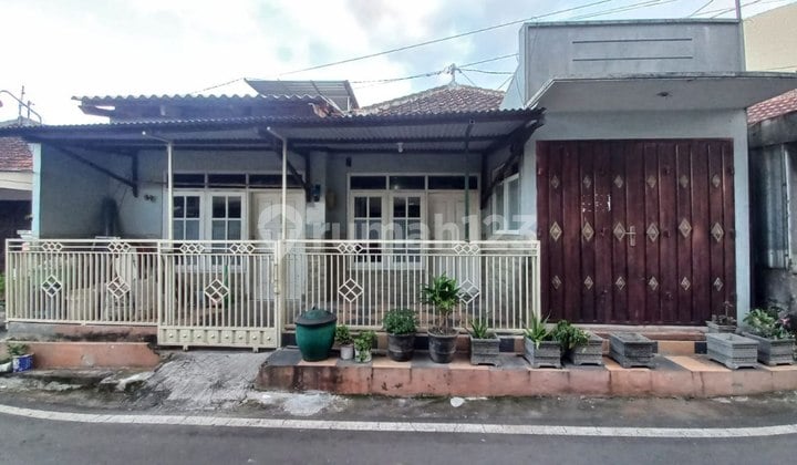Rumah Dekat Jalan Raya di Tasikmadu Lowokwaru Malang Akses Mudah