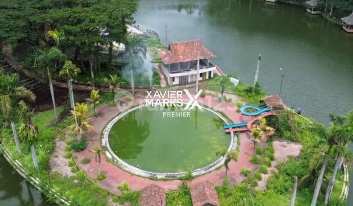 Lahan Wisata Ikonik Di Malang Area Komersial Dan Kolam Renang
